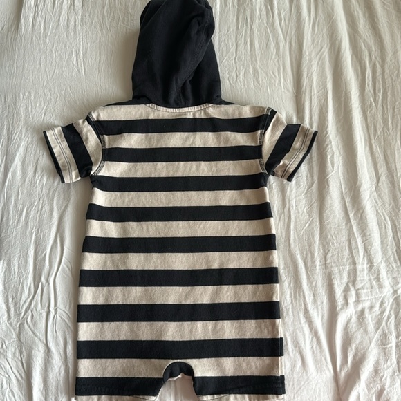 Baby Gap one piece outfit - Picture 4 of 4